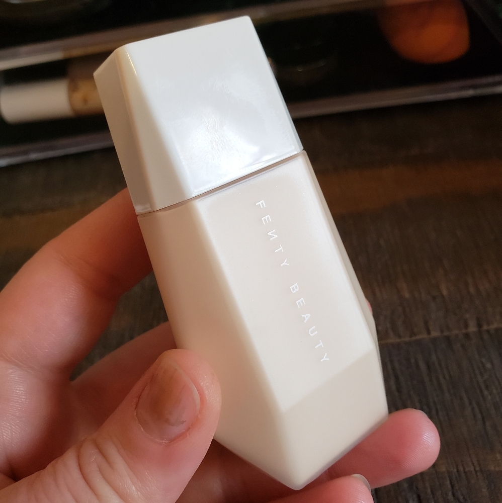 Fenty Eaze Drop  Blurring Skin Tint Shade #1